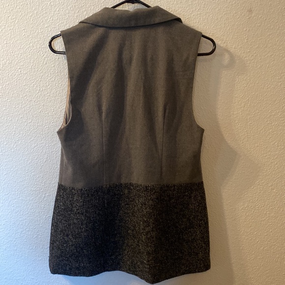 Cabi suit style vest size XS runs a little big - Picture 6 of 6